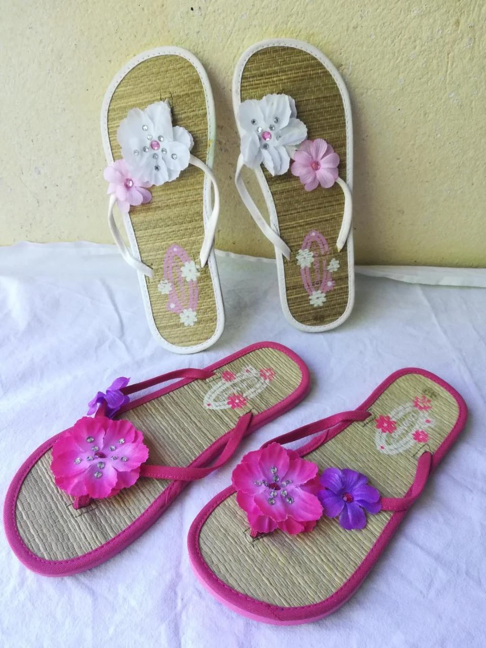 Lote de 2 pares de Chinelas com flores tamanho 40 Branca (nova) + Fúcsia – photo 12